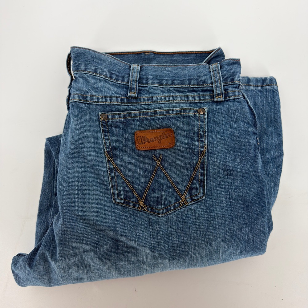 Wrangler Retro Relaxed Boot Jeans Mens 38x32 Medium Wash Denim Blue WRT20JB